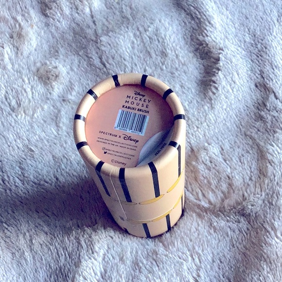 Disney Spectrum Limited Mickey Mouse Anniversary Retractable Kabuki Brush
New - Picture 3 of 3